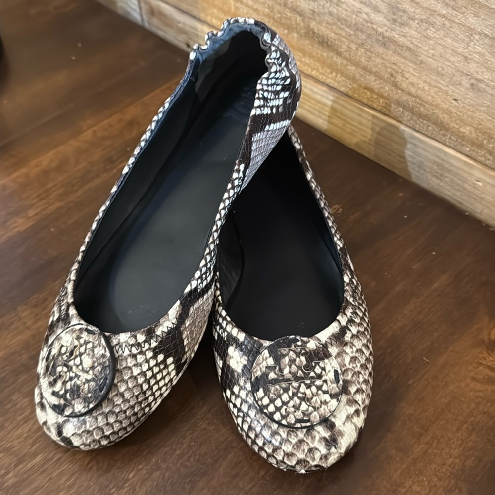 TORY BURCH snakeskin minnie travel ballet size 8.5
